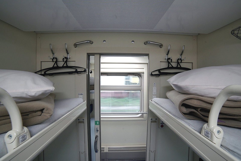 Фото купейных вагонов одноэтажного поезда Таврия