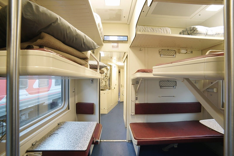 Фото плацкартных вагонов одноэтажного поезда Таврия