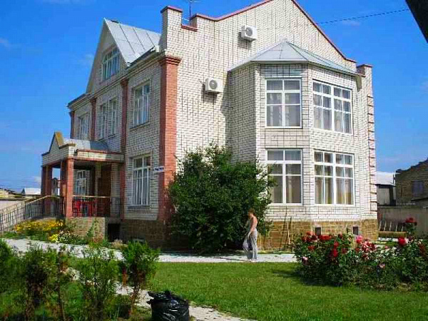 "5 Кипарисов" гостевой дом в Береговом (Феодосия) в каталоге поиска жилья Лето Навсегда