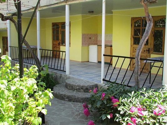 Гостевой дом Dinara в каталоге поиска жилья Лето Навсегда