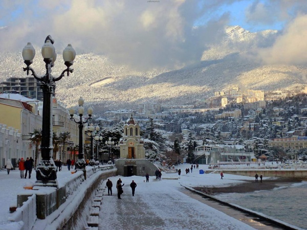 картинка Крым и новогодние туристы на портале Лето Навсегда